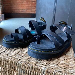 Dr. Martens Avry Hydro Leather Strap Sandals sz 6 *NEW*